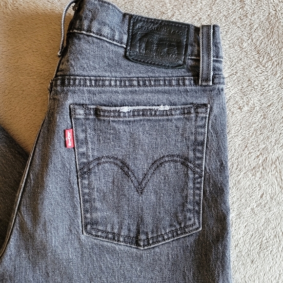 Levi's Wedgie Straight Black Embers faded black cropped raw hem jeans size 26 - Picture 3 of 15